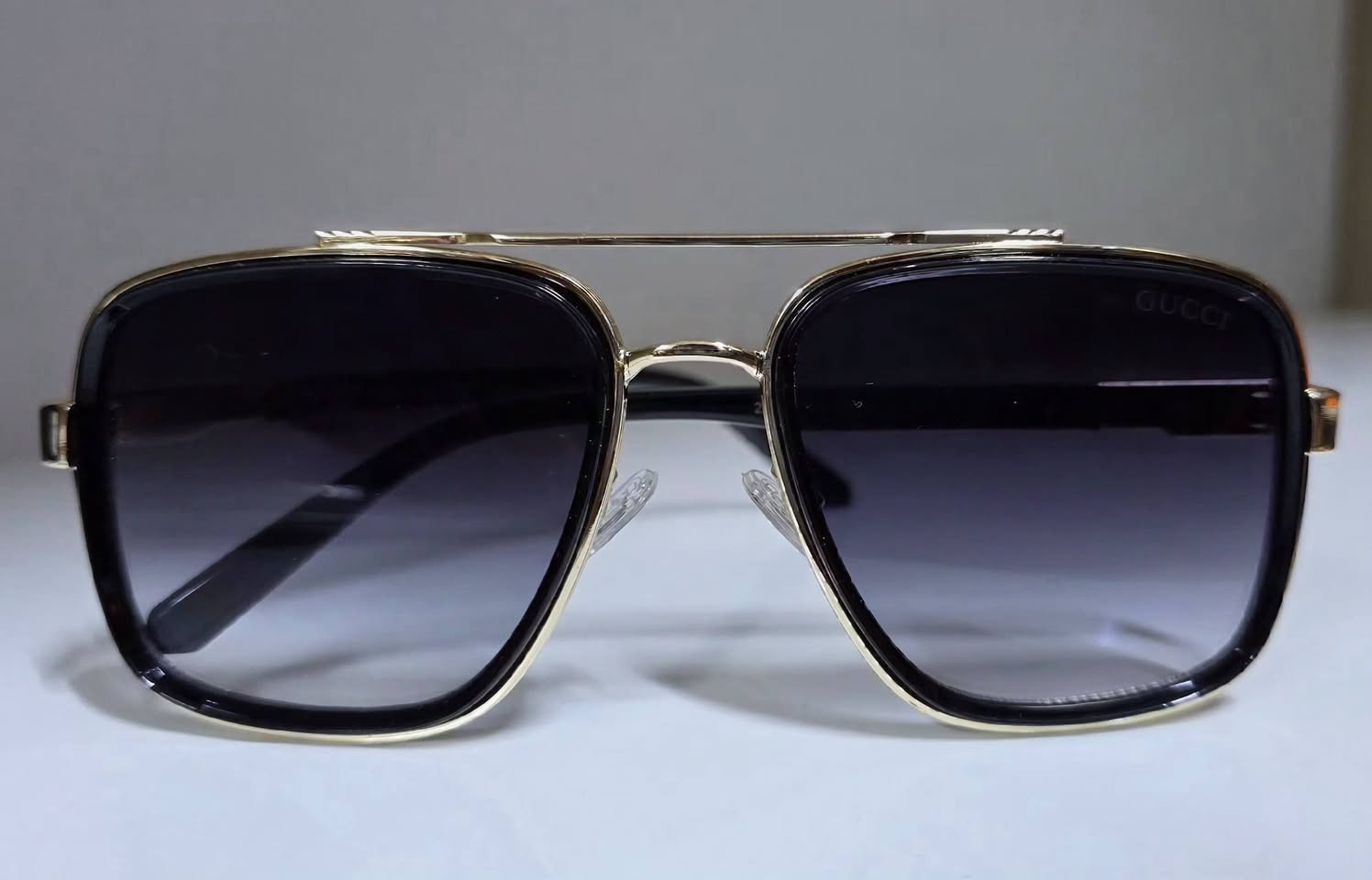 يا الله 
وصلتني نظارة #كوجي #مستعمل
مع جميع المرفقات الأصلية للنظارة
#بولورايز + #VU400
#السعر جداً مناسب 20 دولار فقط
100% حماية من الأشعة فوق البنفسجية
وحماية من الضوء الازرق
سوبر ماستر #أصلي


**إذا كنت صاحب هذا الإعلان وتريد حذفه لأي سبب، رجاءا أرسل رسالة إلى الدعم الفني**