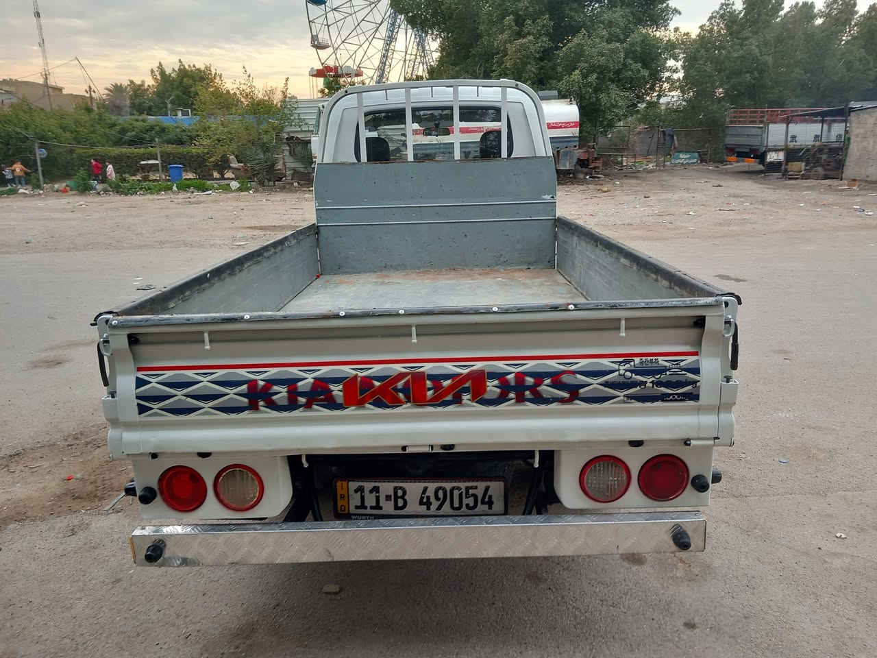 السلام عليكم سيارة كية حمل محرك ٢٧٠٠ موديل ٢٠٠١٦ مكفولة كفالة عامة لا ضربة ولا صبغ رقم بغداد  مكان بغداد مدينة لصد الحبيبة رقم *********** ***********
