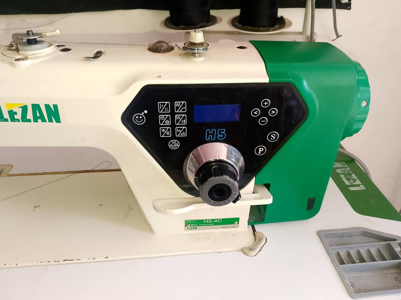 مكينه رجاله كلش حلوه وبعده جديده 
شاشه ذكيه ناطقه اكثر من 5 نقشات خيط زكزاك وغيرها 
سعر 400 وبيه مجال مكاني الكوفه


**إذا كنت صاحب هذا الإعلان وتريد حذفه لأي سبب، رجاءا أرسل رسالة إلى الدعم الفني**