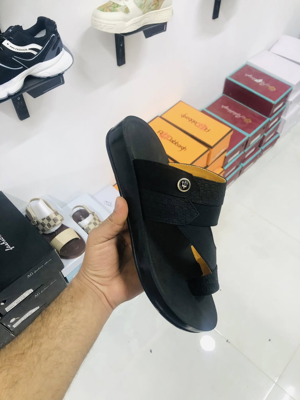 السلام عليكم
توفرت شحاطات شبابيه 
ب3 الوان والقياسات من 41الى 45
عنوان المحل داخل القيصريه الجديده


**إذا كنت صاحب هذا الإعلان وتريد حذفه لأي سبب، رجاءا أرسل رسالة إلى الدعم الفني**