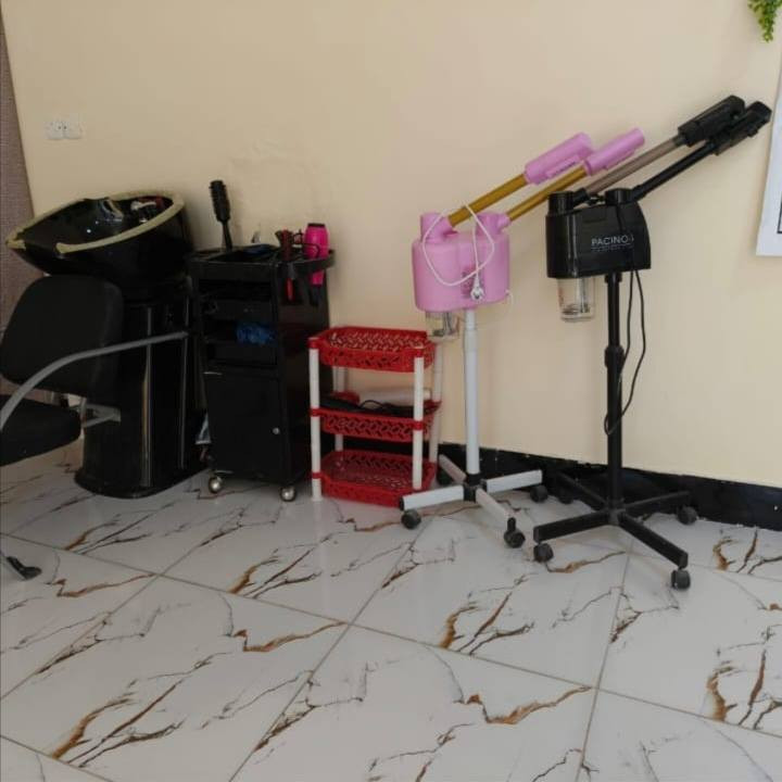 السلام عليكم
قراض للصالون نسائية للبيع بسعر مناسب 
***********
***********
