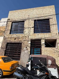 🫡  نصف قطعه امامية 🛖 طابقين 2️⃣ الطابق الأول  استقبال😉 صاله 😉 غرفة😉 مط...