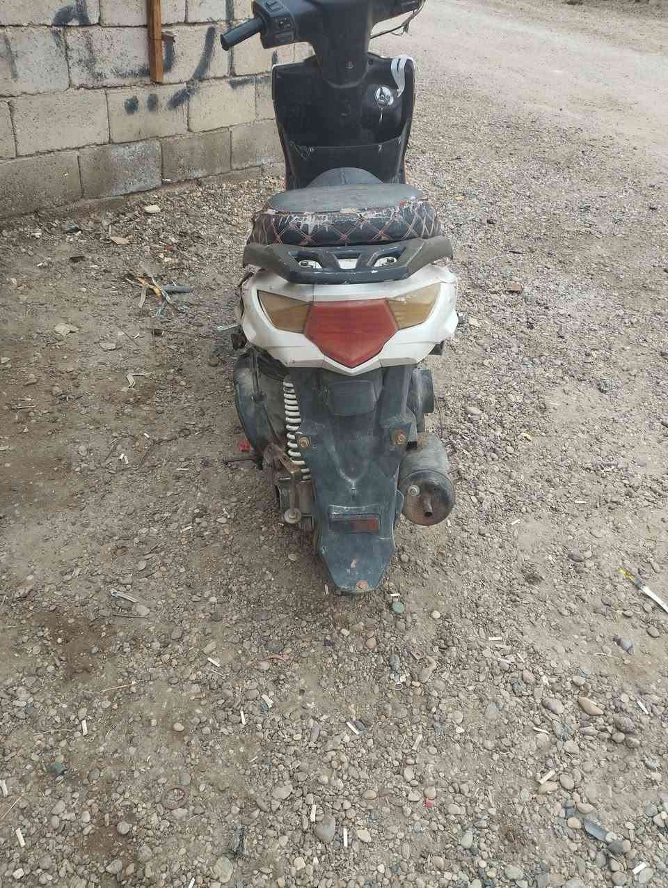 السلام عليكم دراجه رص للبيع محرك ياباني دراجه ناقصه بس كفر كهربائيات كله شغاله بس الصلف نوبات يخربط ميشغل شغاله هندر السعر 150هه‍ ***********
