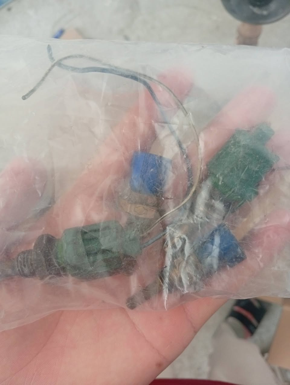 السلام عليكم
غراض كهربائيات سياره
فيوزات +انواع
كلوبات +انواع 
كتفات +انواع 
علبه زراعه فيش +انواع 
بلكات +انواع 
فيش +انواع 
هورن طاط +12زوج
جوزه صباحيه نيسان + ياباني 
مكان كربلاء
السعر 300
رقم الهاتف ***********
