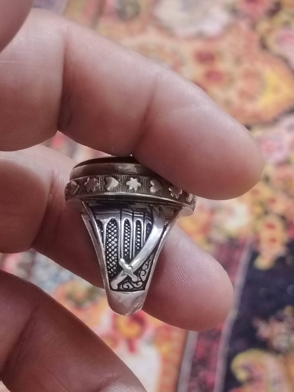 يشم يماني لون زيتوني غامق صياغة يدوية ثقيلة شباك وسيف ذو الفقار


**إذا كنت صاحب هذا الإعلان وتريد حذفه لأي سبب، رجاءا أرسل رسالة إلى الدعم الفني**