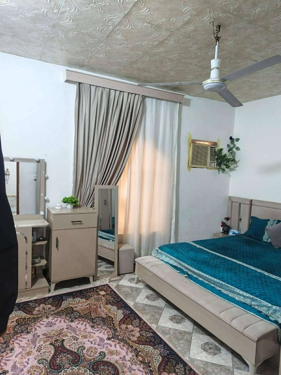 بيت للبيع طابو صرف الهلاجيه اول مربع خلف صيدليه مساحه 200 كامل خدمات مقرنص تبليط ***********
