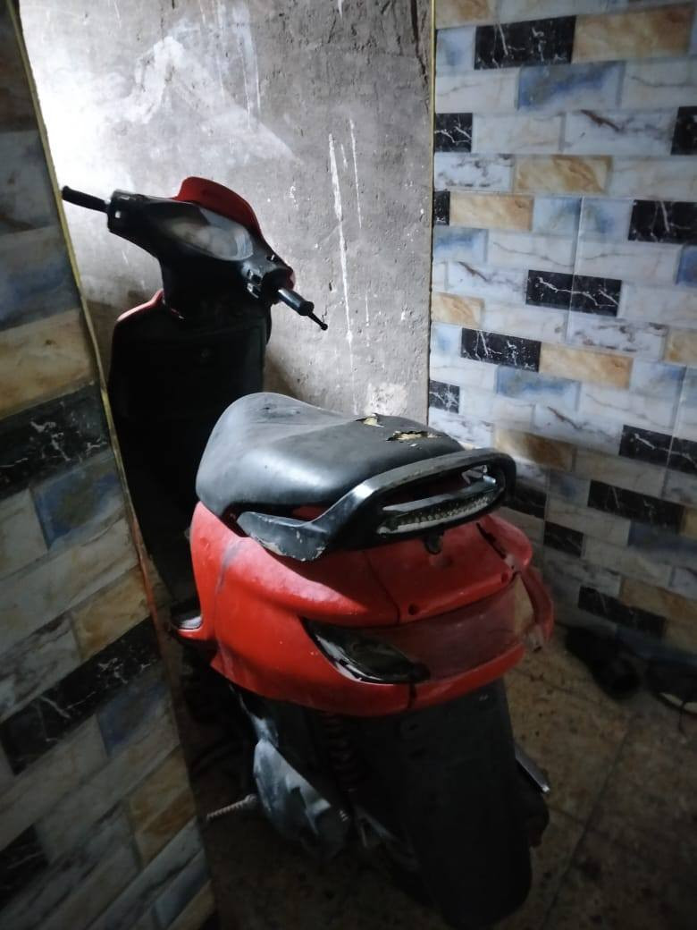 السلام عليكم دراجه فراشه له البيع سعره 250محرك ناعم مفتوحه مره وحده هورن شغال سلف اشاير بس باتريه تعبان ما كاعد يشغل السلف مرات تشتغل سلف مرات لا مكاني ابو الخصيب محليه ***********شغال وتساب بس
