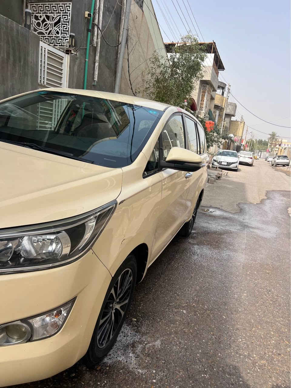 انوفا 2022 تكسي دبي 
خليجي 
محرك 2700 
7 راكب 
بيها رشات صبغ 
تخم تاير جديد 
حدادية ١٠٠٪؜
كير مكينه كفاله 
تبريد بلادي ٣ قطع 
كشنات جلد 
كهربائيات كلها شغاله 
***********
السعر 175 ورقه 
مكانها بالبصره 
رقم بغداد 
تريد وكاله تحويل موجود البصرة, العراق
