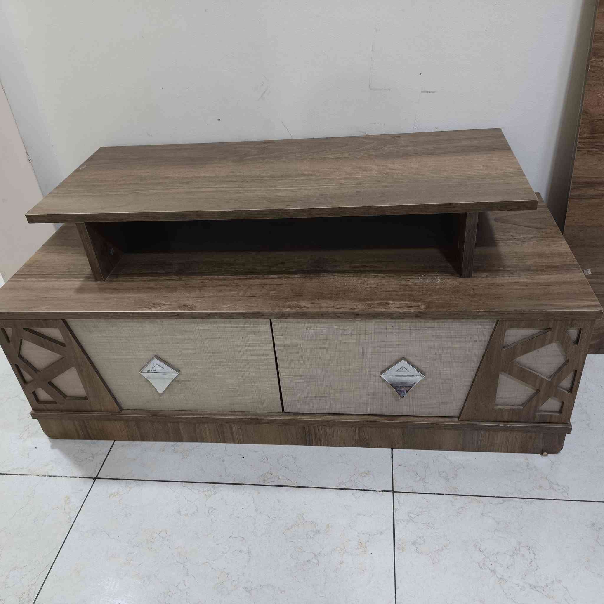 للبيع ميز مال بلازمه تركي 
عنوان بغداد بمجمع ريحانه قرب مجمع بسمايه 
رقم الهاتف ***********
