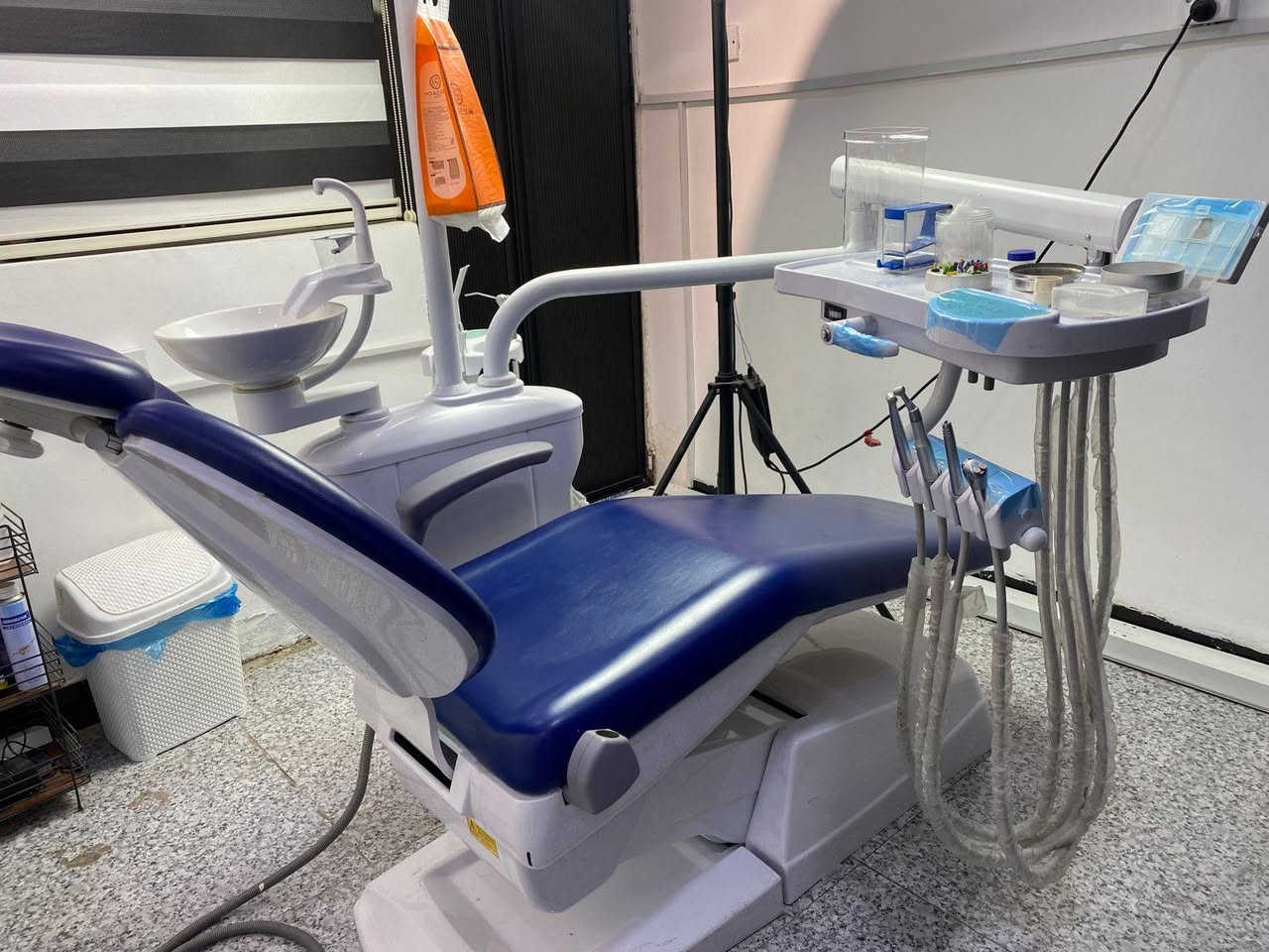 السلام عليكم مكلف بالنشر..
عيادة متكامله للبيع تشمل:
1.جير  اسنان عدد 2 (واحد اخو الجديد مصارله كم شهر والاخر مستعمل )
2. تبريد  عدد 2 (tosot and general)
3.كراسي استراحه مراجعين جلد عدد 1 وكرسي مفرد جلد عدد 2
4.قطع كاونتر للمستلزمات الطبيه عدد 2
5.ثلاجه منضديه 
6. Autoclave 
7. Portable xray
8.lightcure
9.endomotor
10.جهاز تقطير الماء
11.كومبريسر
وتشمل ايضا على مواد اسنان كامله من هاندبيس وايرموتور وكافه المواد الاساسيه بالعياده المكان بغداد للتواصل  الاتصال على الرقم 
***********
