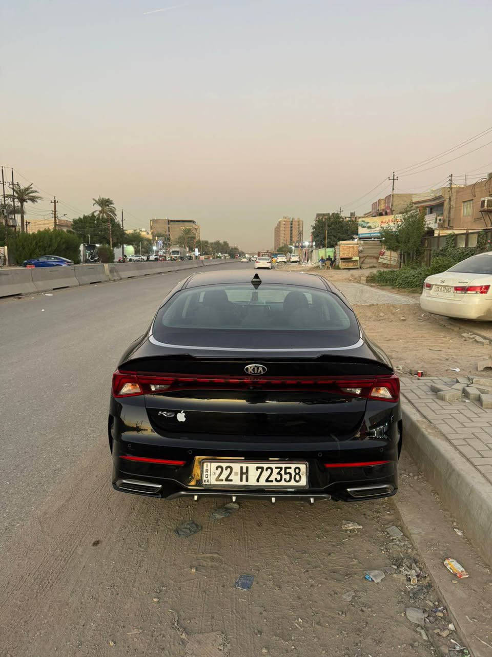 كيا k5 موديل 2021 
سعرها 137 ورقة وبيها مجال 
بيها حادث قطعتين تبديل بلادي نفس اللون جاملغ وباب ايمن وصبغ طرف البنيد كلش اضافة الى ملاحظات بالجهة اليسرى 
ماشية 78 ميل
عليها غرامة 400 الف دينار 
محرك وكير مكفولات وبدون شاصي ابد
رقمي للتواصل *********** بغداد, العراق
