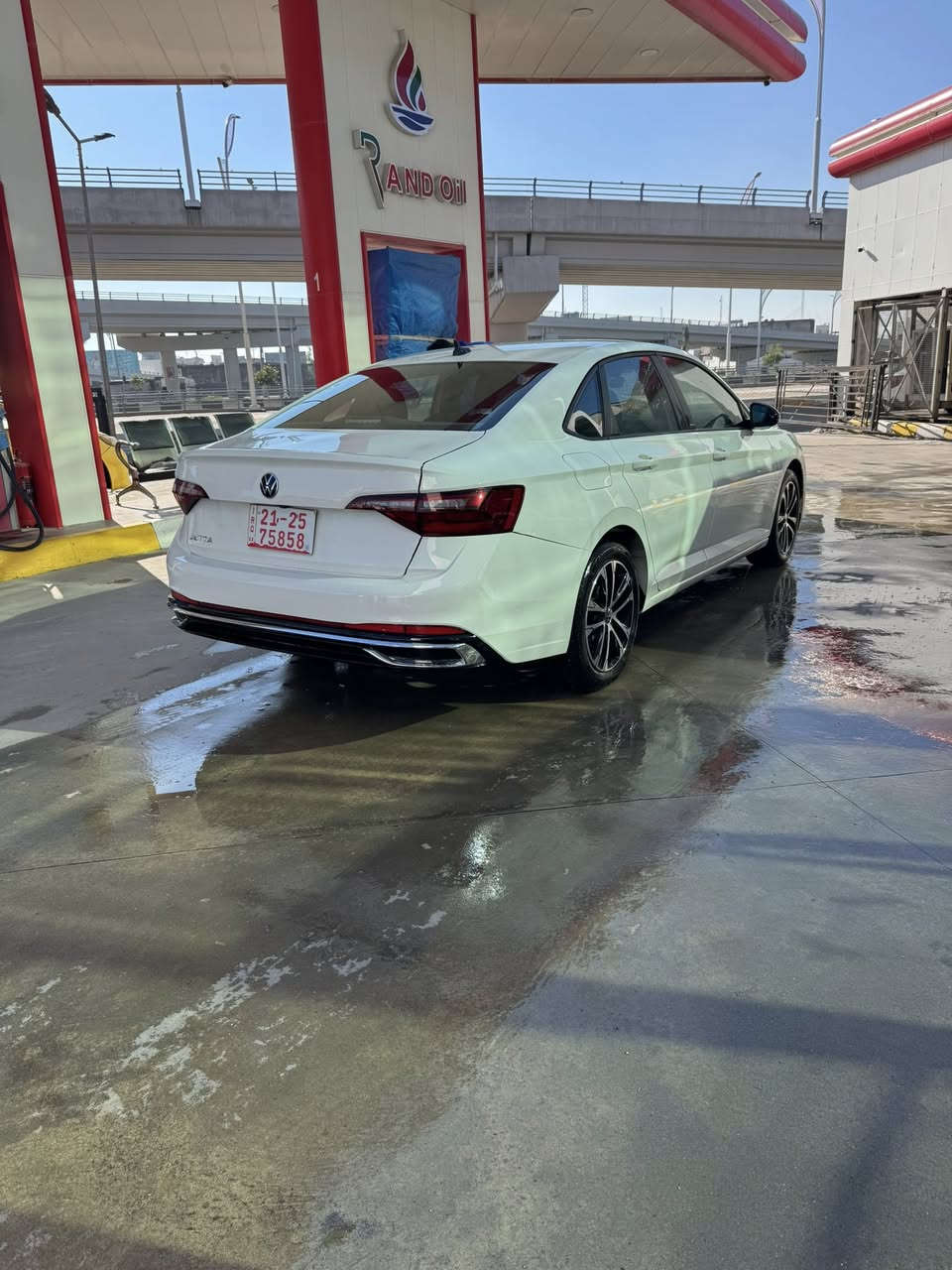 Jetta 2024 Sport
دخول جديد /للبيع فقط 
السيارة كاتي (تترقم شمال) حادثها دعاميه خلفية وصبغ ربع من الصندوق بدون تبديل او ضرر اخر بدون ايرباك  السيارة شبه كلين  رقم الشاصي بالصور 
السيارة ماشية 18 باامريكا بمعنى زيرو 
موقعها كركوك وسعرها 169$
*********** واتس اب
