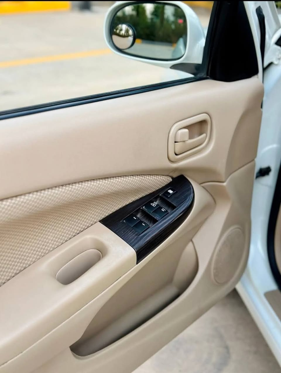 سياره صني كوري موديل ٢٠١١موسفات فول فول رقم سليماني لون ابيض مكفول وكفاله عامه رقم موبايلي *********** مكان كركوك
