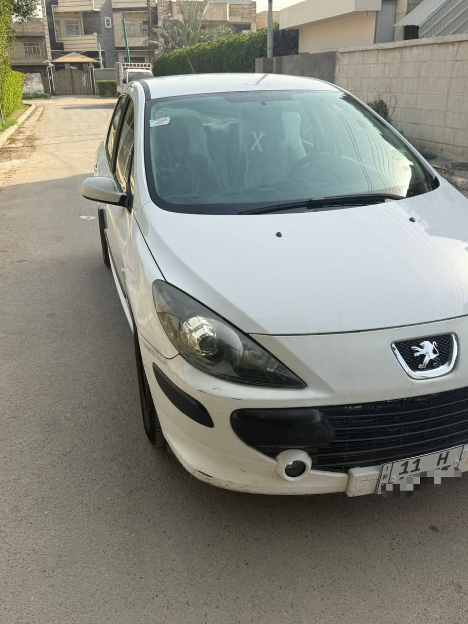 السلام عليكم
للبيع بيجو فرنسي ٣٠٧ موديل ٢٠٠٦  
ماشيه ٢٠٠ الف حقيقي 
ولا كلوب مشتغل بيها بالدشبول
رقم بغداد مشروع وطني بسمي 
تبريد ❄️ ثلج 
كير محرك صدر امامي خلفي مكفول 
براد كير اصلي شاده 
تخم تاير وباتري جدد
جامه اماميه جديده
سياره جاهزه من كلشي 
السعر ٦٢ وبيها مجال
مكان السياره بغداد شهداء السيديه 
الاستفسار اكثر الاتصال على الرقم ***********
