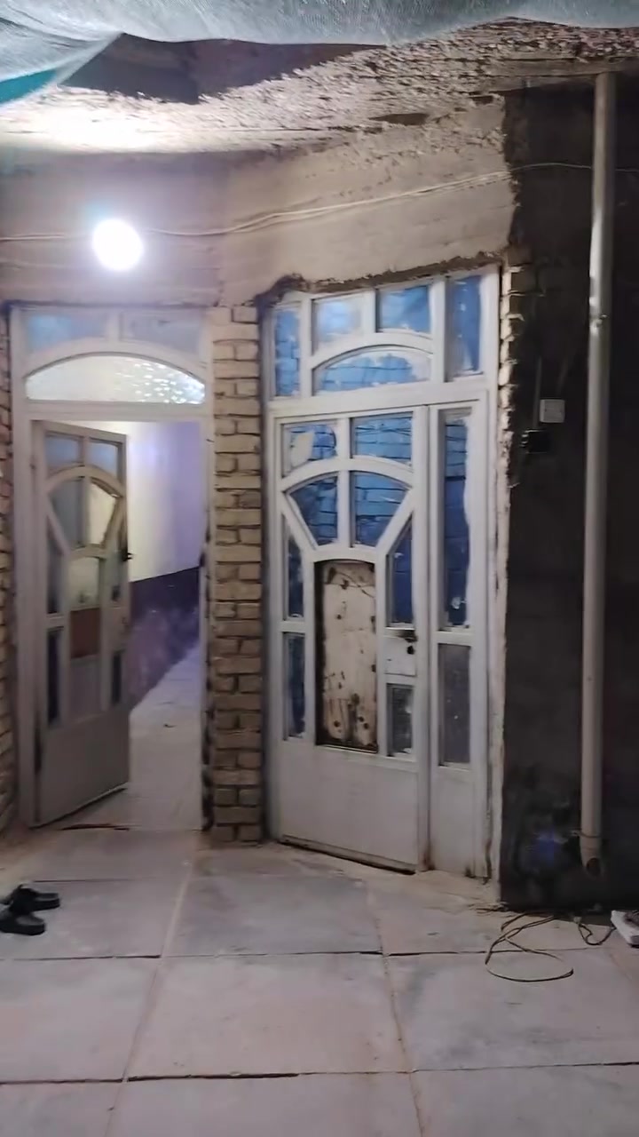 بيت مساحته ١٢٥ عالي على الشارع يعتبر هيكل لكونه يحتاج بياض وكاشي وستاره وشتايكر للسطح العنوان حي السفير شارع ١٧ للاستفسار ***********
