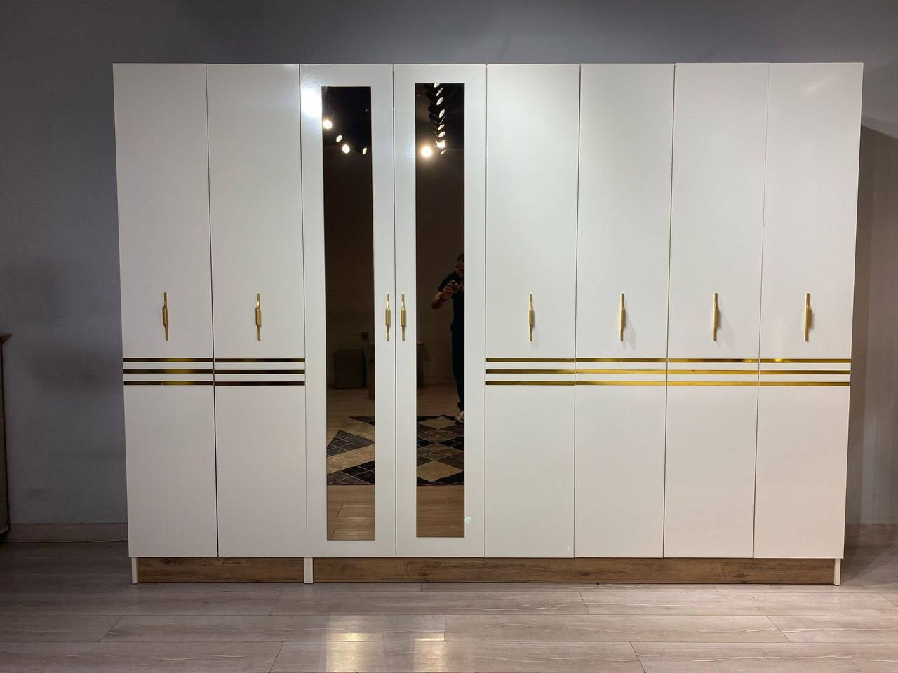 غرفة نوم تركي موديل رودز 2 
عشر قطع سرير  جك مخزن 
شازلون مخزن استراحه 
برغي حديد وقفل حديد 
انارة لد ليزرية 
ظمان فتح وتركيب 10مرات 
🔻نقداً فقط بدون احراج🔻
يتوفر جمله ومفرد
للحجز مراسلة الصفحة او الرقم 
***********
***********
#تصاميم_غرف_نوم_مودرن 
#اثاث_غرف_نوم 
#اكسبلور 
#creatorsearchinsights 
#اثاث_بصرة
