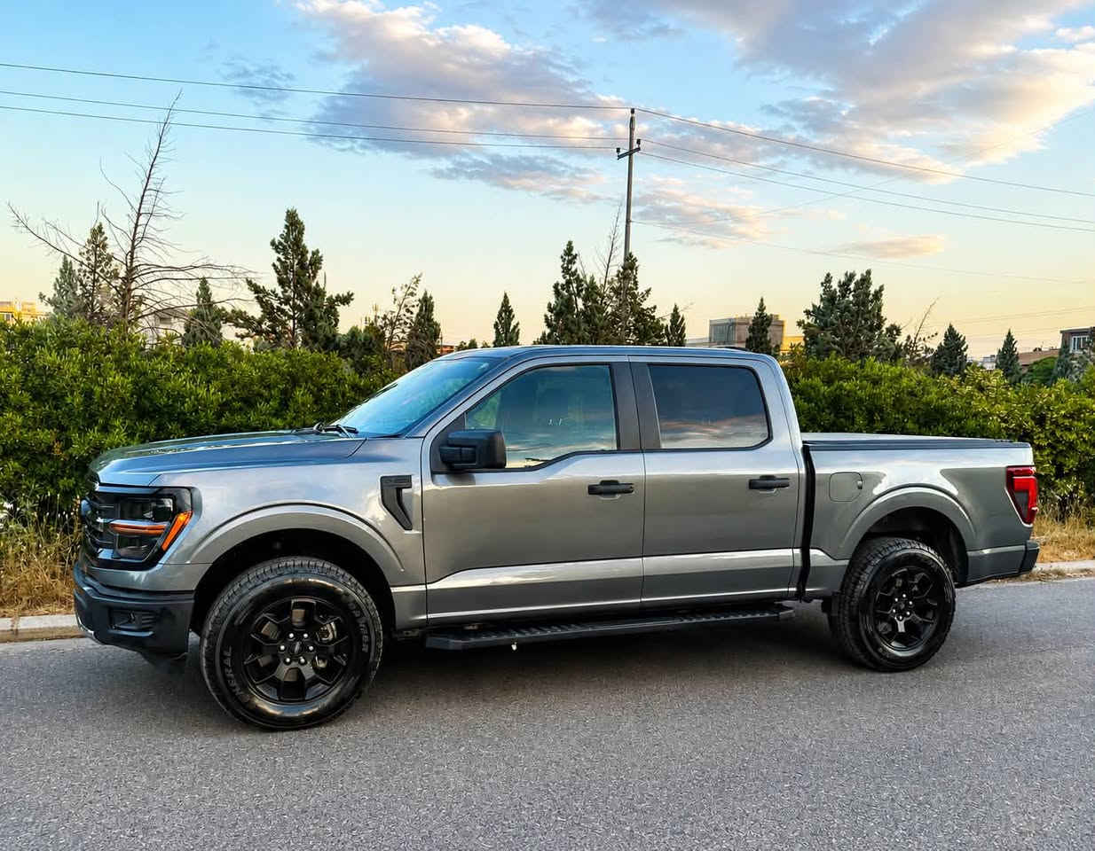 فورد F150
مكينه 2.7 توربو
شكل جديد
ماشيه 9 الف فقط
واحد جاملغ صبغ
باب طويل بودى قصير
موصفات FX4
شاشه كبير
كيج الكترونى 
دبل اكسل 4*4
بريك كهربائي 
اوتو هولد
تحديد سرعه
رادار
ستيرن هيتر
كاميرا
شحن موبايل
بعد هوايه موصفات
295$ - ***********
