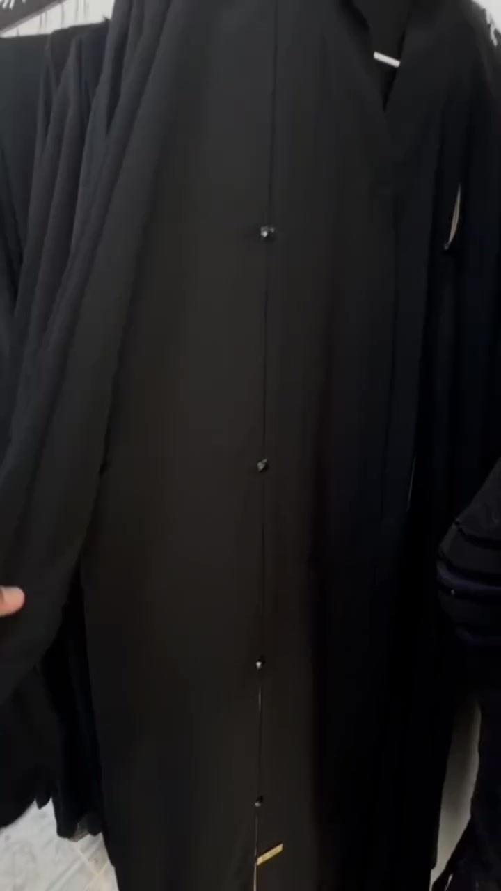 اخواني الكرام هاي البظاعة معروضة للبيع الي عاجبته الغراض جدأ نظيفة عددهم 190 قطعة يوجد بيها ألوان ليس فقط اسود لا يوجد أي قطعة تلف..سبب للبيع اسباب خاصة ..
***********.....الواتس اب
