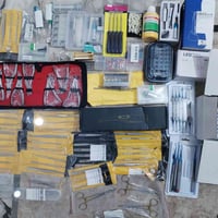 مستلزمات اسنان • كمية كاملة • تواصل خاص