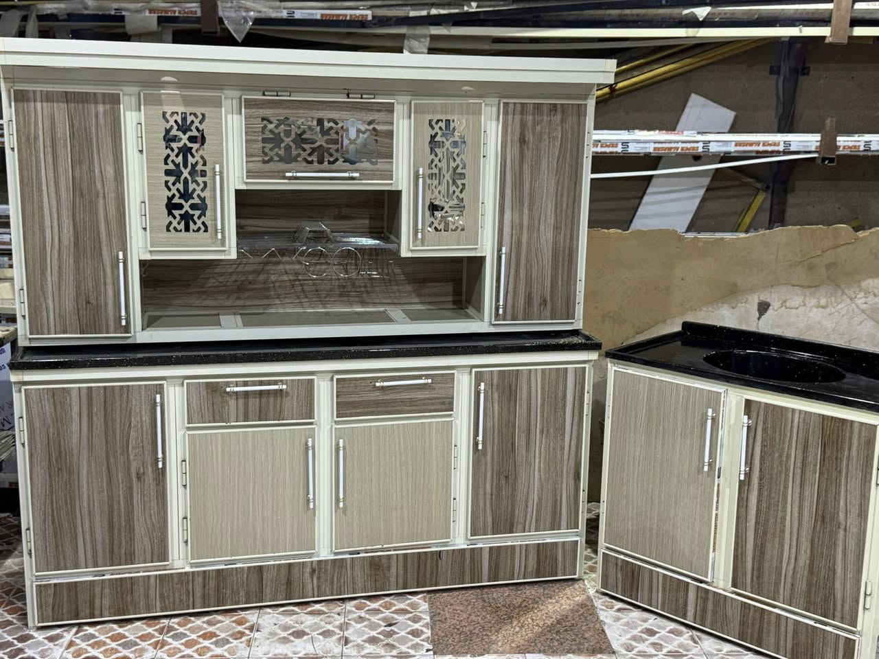 كاونتر مترين وسنك متر مرمر حته كاونتر مرمر جديد مرمر كاونتر مستعمل قليل كلش موجود توصيل مجاني داخل ابصره  مبطن وجهين بوري صيني وليس يراني لخفيف ***********
