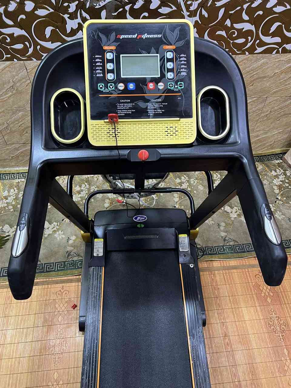 جهاز جري جبلي دبل ماطور نظيف يحمل 150K بي شاشه تعد وقت سعرات حرارية قياس نبضات القلب مسافه مقطوعه بي مفتاح امان سرعه عاليه  بي رجاج تكسير شحوم بي شناو بطن اواكس بلوتوث  جهاز يطبك سعره 300 الف بغداد متوفر توصيل محافظات ***********
