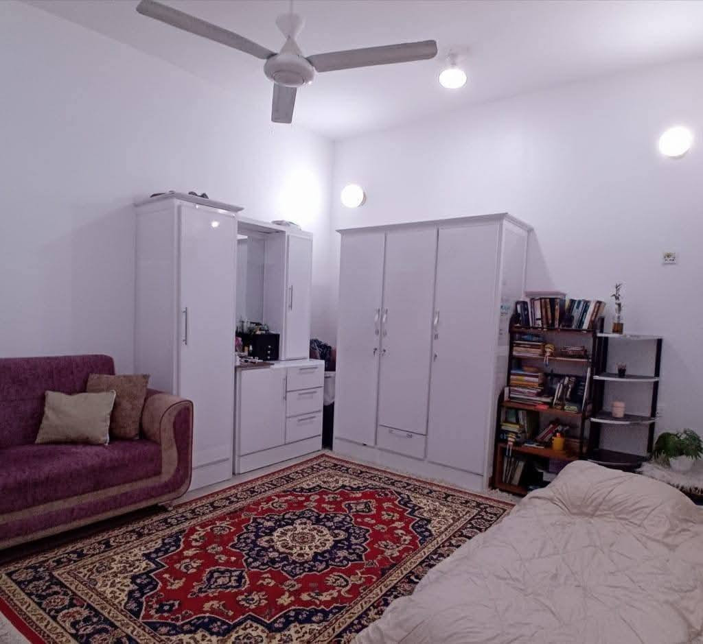 دار للبيع في مجمع الدوح
#المساحة_218م
#حر_غير_مطلوب
#بناء_صاحب_الدار
#يتكون_من_طابقين يحتوي على استقبال وصالة وغرف عدد4 ومجمع صحيات عدد3 وحديقة وكراج سيارة
‏للاستفسار ***********
