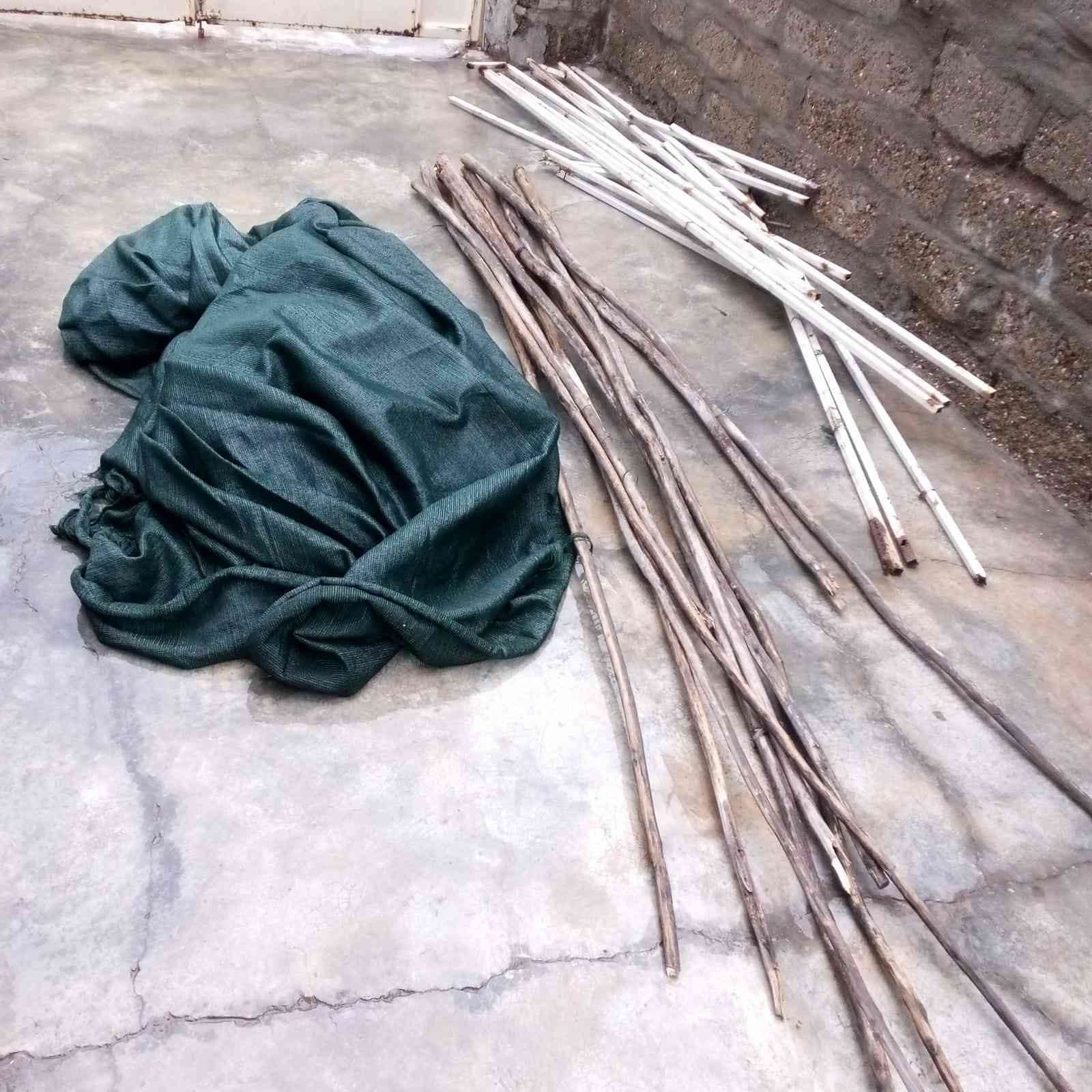 خشب او حديد مال قمريه للبيع كامل هنه ولمضله  ٤٠ بيهن مجال شراي اتصل ***********
