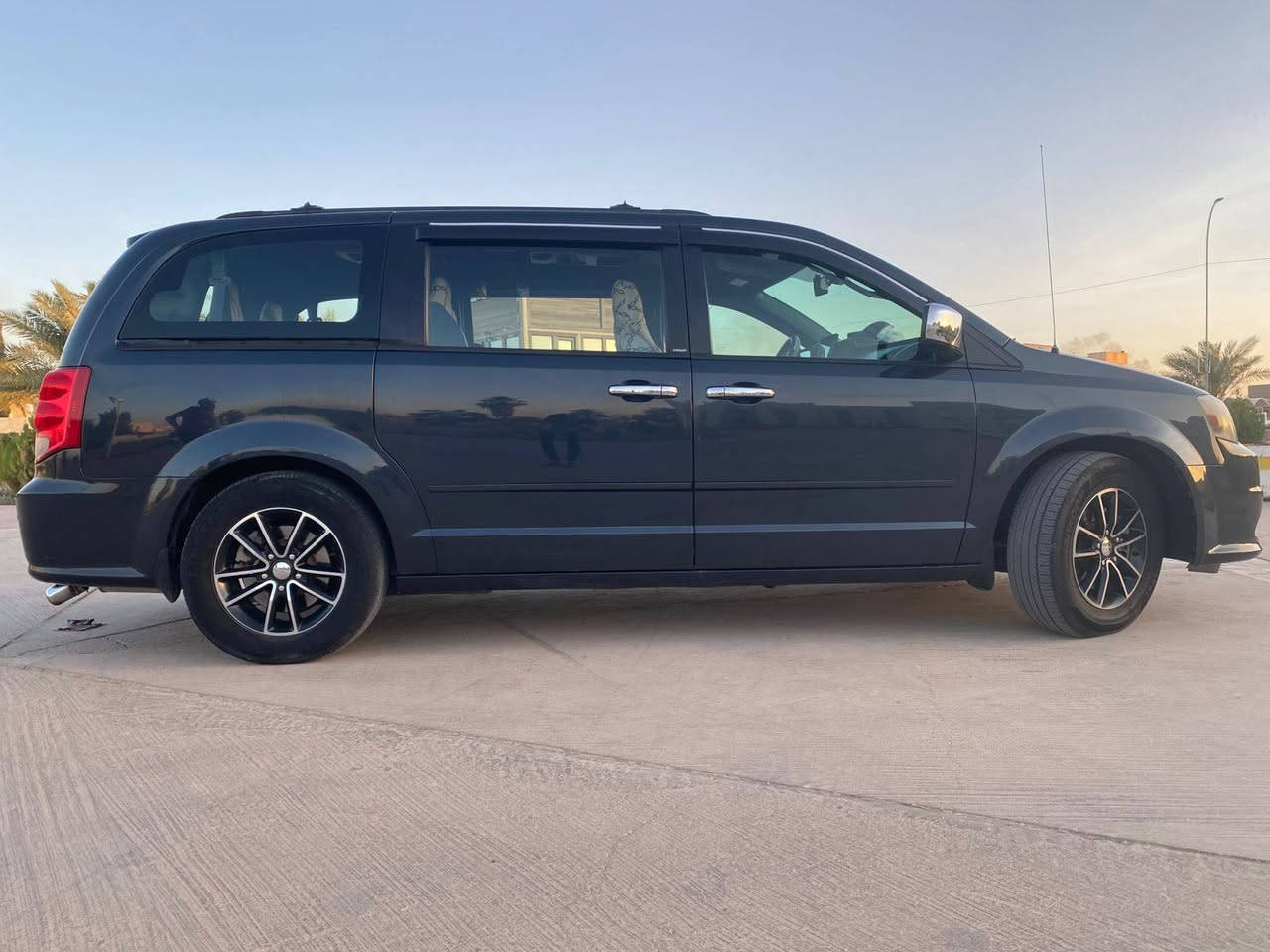 دوج كرفان موديل 2014 SXT رقم بغداد الجديد ماشية 124 الف كيلو

محرك 3.6 vvt 
مواصفات السيارة
الابواب والجنطة كهرباء
كشنات بلع
تشغيل عن بعد
3 قطع تبريد
شاشات عدد 3 
كاميرا خلفية
حادث موجود بالصور فقط تبديل قبق الجنطة 
والسونار موجود بالصور
السعر 160 وبيها مجال للشراي
للإستفسار الاتصال على الرقم ***********
