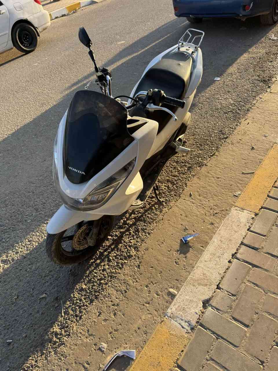 Pcx
بلادي 
مكينه مامفتوح 
برغي متخلي عليه 
حساسات كامله شغاله 
*********** 
سعر مناسب
