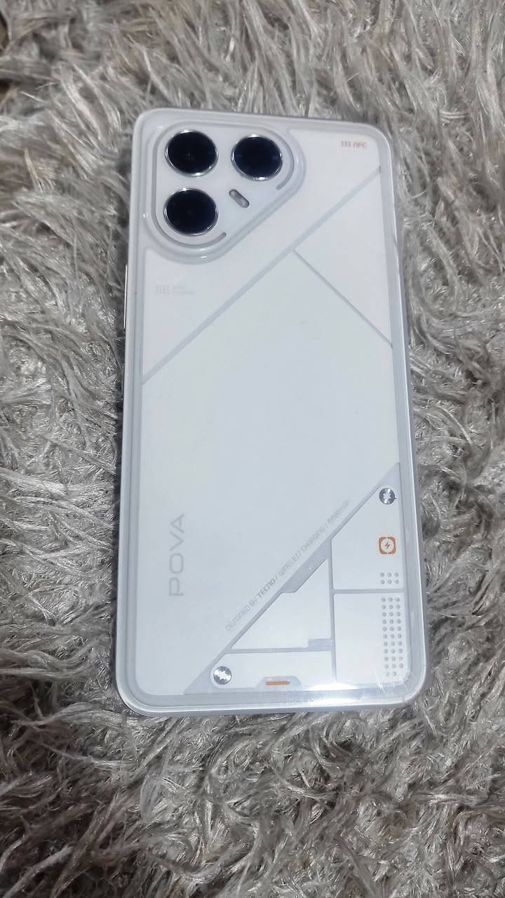 السلام عليكم للبيع تكنو بوفا ٧ الترا جهاز شرط ما مفتوح اخويه الجديد  ذاكرته ٢٥٦ رام ١٢ +٨. سعره ٢٢٥ بي مجال مكاني قادسيه الثانيه قرب حديقه السلام للستفسار ***********
