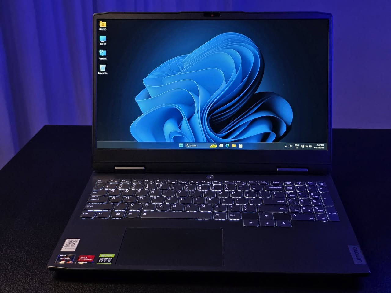 Lenovo IdeaPad Gaming 3 (15ARH7)
المعالج: AMD Ryzen 5 6600H
• 6 Core 12 Thread
• Up to 4.5GHz
• AMD Radeon 660M Integrated Graphic
• اقوى من Intel Core i5 12450H واقرب الى Intel Core i5 12500H

كرت الشاشة: NVIDIA GeForce RTX 3050 4GB
• 85W TGP (اعلى قدرة كارت بفئة 3050)
• NVIDIA Dynamic Boost 2.0

الرامات: 16GB (2×8GB) 4800MT/s
• قابل للتطوير

التخزين: 512GB NVME M.2 Gen4 (براند WD)
• التخزين يعتبر جديد وغير مستخدم
• يحتوي الجهاز منفذين M.2
المنفذ الأول بدعم Gen4  لحد قياس 2242
المنفذ الثاني يدعم اعلى قياس 2280

الشاشة: 15.6" FHD IPS 120Hz
• Anti-Glare (مضاد للإنعكاس)

المنافذ:
الجهة الخلفية
• 1 × Slim Tip (منفذ الشاحنة)
• 1 × HDMI 2.0
• 1 × RJ-45 Gigabit Ethernet (1Gbps)
• 1 × USB-C 3.2 Gen 2 (10Gbps)
يدعم Display Port 1.4
يدعم Power Delivery 3.0

الجهة اليمنى
• 1 × USB-A 3.2 Gen 1 (5Gbps)

الجهة اليسرى
• 1 × USB-A 3.2 Gen 1 (5Gbps)
• 1 × 3.5mm Combo Jack (منفذ مايك وسماعة)

الإتصال:
• WIFI 6
• Bluetooth 5.1

النظام الصوتي:
Nahimic by SteelSeries (نظام صوتي من شركة ستيل سيريس)
• تحسين الصوت للألعاب
• صوت محيطي افتراضي (Virtual Surround 7.1) عند استخدام سماعات الرأس
• تحسين وضوح الخطوات والأصوات في الألعاب
• موازن صوت (Equalizer)
• تحسين صوت الميكروفون مع إزالة الضوضاء والصدى
• 2 × 2W Speaker

النظام:  Microsoft Windows 11 Pro
• مفعل اصلي

المزايا الإضافية:
• كيبورد ضوئي
• كاميرا بدقة 720p HD مع غطاء خصوصية
• دبل مايكروفون

السعر: 980 الف

***********

مكاني بغداد - حي الرسالة الأولى 
القريب عليه
- السيدية 
- البياع
واللي يمهم

توصيل موجود

الجهاز كامل من ناحية كلشي ومنصب بنظام جديد احدث نسخة وندوز مع كافة التعاريف والمزايا وجاهز مباشرتاً للإستخدام
كل ملحقاته موجودة من شاحنته الأصلية (170W) والكارتونة وحتى اغلب النايلون 😂

سبب البيع هو التطوير لجهاز اعلى

استخدامي للجهاز بالألعاب قليل جدا غالبا استخدمه للعمل المكتبي والافلام
