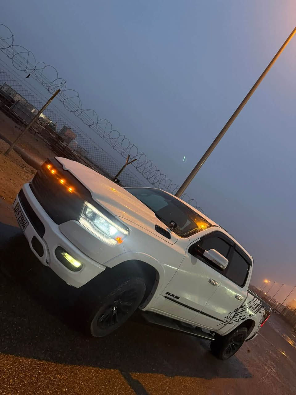 السياره فقط جاملغ  بدون صبغ بدون ايرباك بدون لغد بدون شاصي
للبيع 
***********

المحرك 5700 تنفس طبيعي 8 سلندر هيمي

بجم امامي زينون بلادي عالي ناصي

نقاط عمياء بالمراية

ترحيب ذكي

بكلايت LED بلادي

شاشه كبيره ( تيسلا) للتحكم بوضعية السياره 

بانوراما

هاند بريدك  بصمه

جامله خلفيه كهرباء

مرئات جانبيه كهرباء

بصمة تشغيل ودخول ذكي

تشغيل عن بعد

باب البدي كهرباء او يدوي حسب الرغبه

مقاعد تدفئه وتبريد

مقاعد كهرباء

منافذ USB امامي خلفي

ليد نهاري 

المرئات الجانبيه طي

داخل جلد

اشاير بالمرري

بجم زينون بلادي+ بكلايت LED

المرئات الوسطيه كهرباء ( تعتيم) 

الإضافات 

سابيدر خلفي

سبيرات 

غطاء بنيد سلايد 

منظمة غاز 140 لترا ايطالية 

دوسات جانبية 

ترفيع 2 انج
