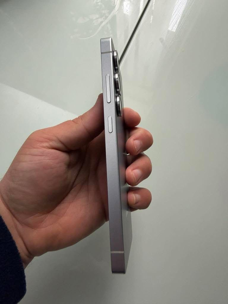 Samsung s25 ultra , 256g
دبل سيم نضافة 100 بل مية شرط جلخ مابينو ملحقاتو كاملة كارتو شاحنة كيبل كامل ملحقات معا كفر سامسونج اصلي كليب 
اهم مميزات الجهاز
Snapdragon 8 eliet 
شاشة dynmic amoled x2
بطارية 5000
للتواصل ***********
سعر مليون و. 225
