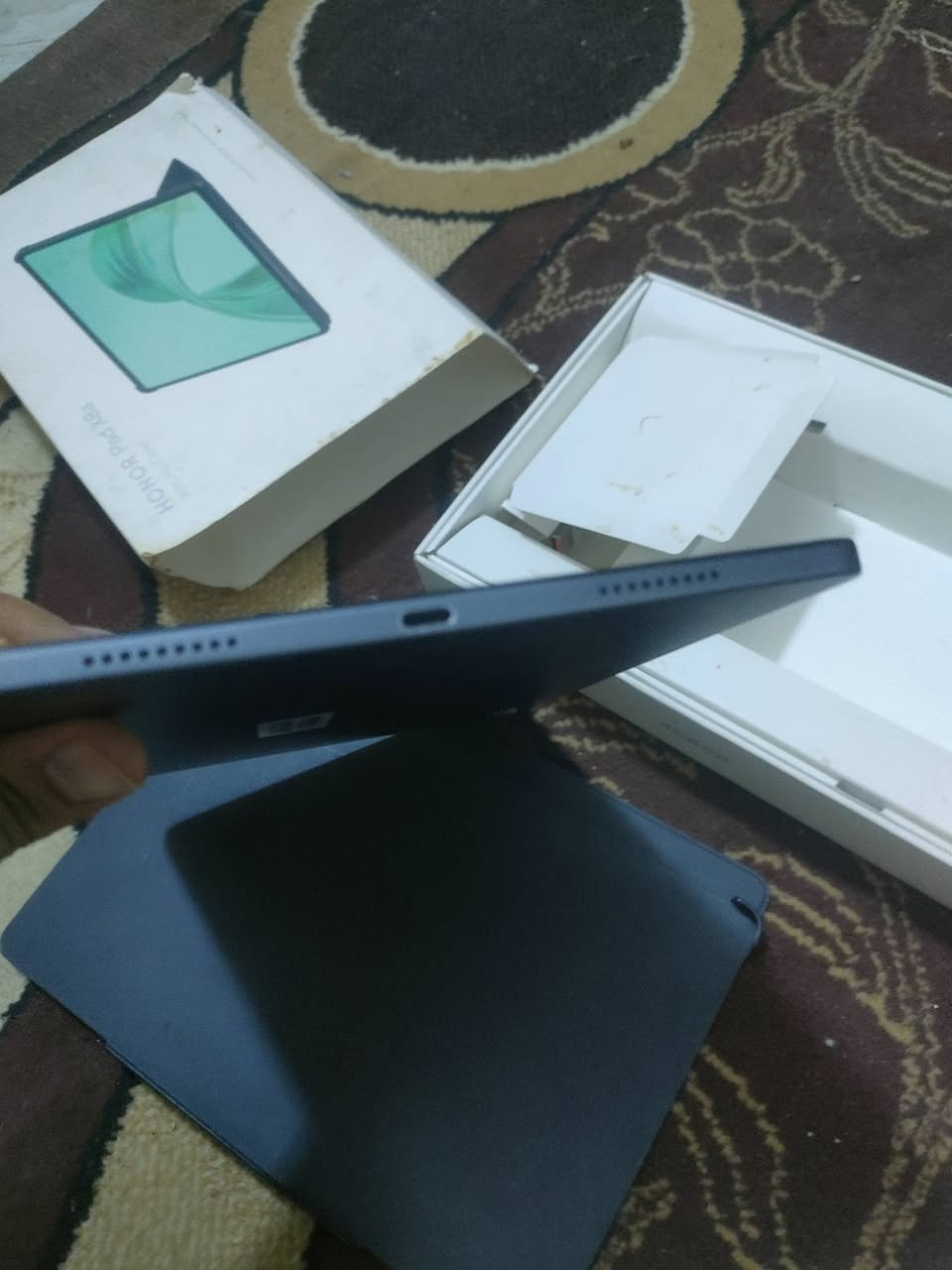 ايباد هونر للمراوس بتليفوت زين حته لو انطي فرق  ولا شخط بي حالة حال الجديد 
موصفاته تخبل 
سماعات 4
 ذاكرة ١٢٨ 
عشوائية ٤+٤ يعني ٨
بعد بي هواي موصفات 

رقم ***********
