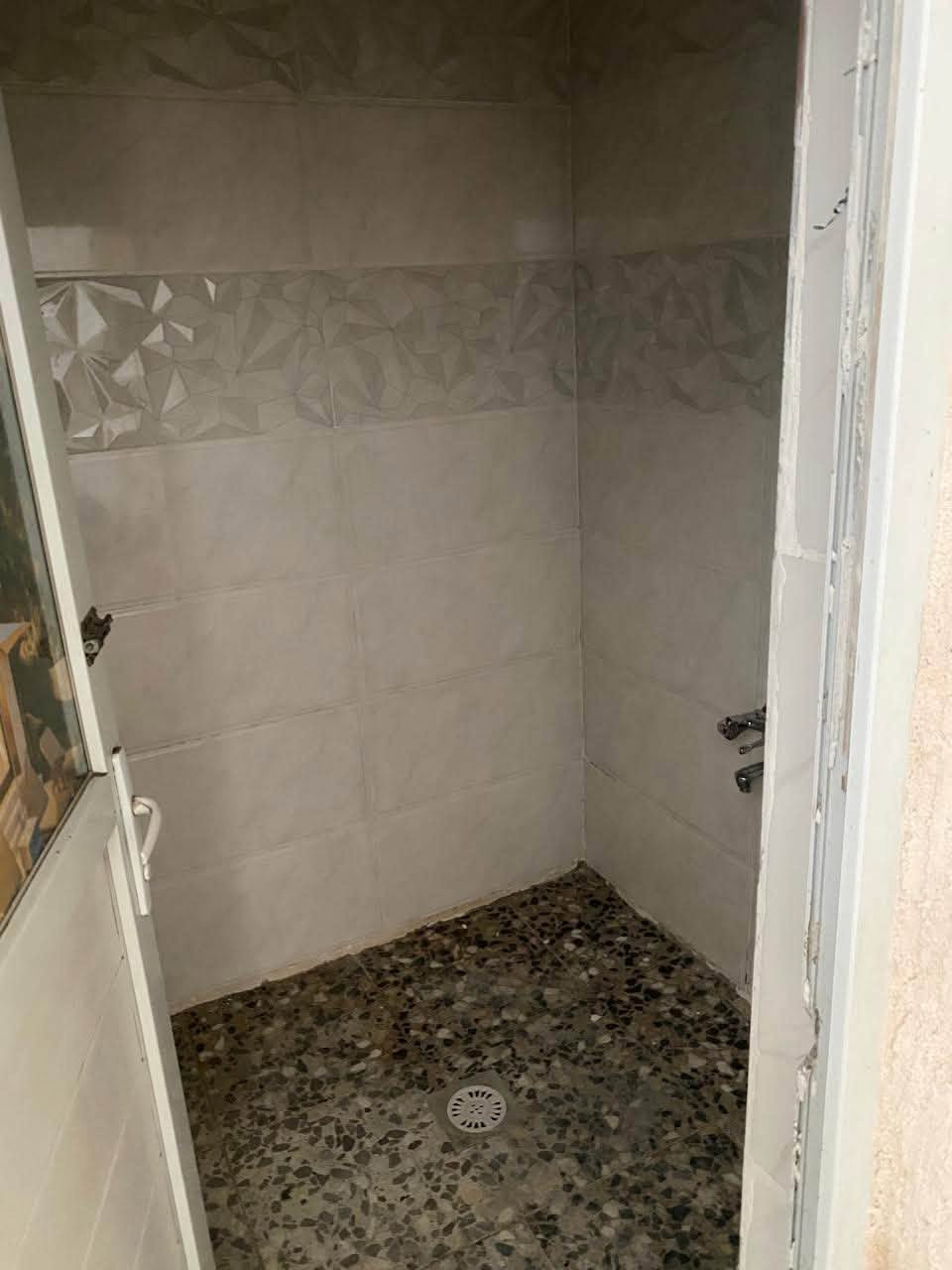 تحيه طيبه بيت للبيع مساحه ٨٥ مربع كامل خدمات منطقة حي البتول بحث العلمي بغداد مي كهرباء مجاري + تبليط نوع العقار واقع حال حالين البيت فارغ جاهز للسكن اي نقص مابي سعر جدن مناسب بس عل خاص متواجد على واتساب        ***********
