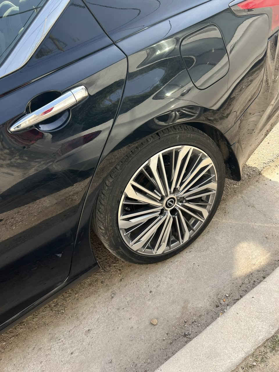 نيسان التما موديل 2023 SL فول اعلئ فئه حادثه جاملغين خلفية فقط بجم كبس بدون ايرباك ماشيه 17الف السعر 190 وبيه مجال للتواصل ***********
