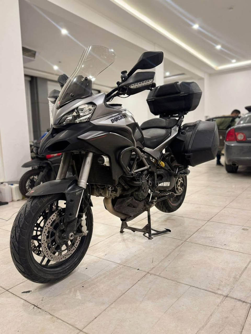 مكلف بلنشر 
دراجه دوكاتي ملتيسترادا 1200 v2
دراجه وارد يابان كفاله عامه من كلشي كل كفراته بلاد و دراجه وكاله جنط بلاد بصمه اصليه  مصارله مده نازله من رمبه دراجه موديل 2014 بدون رقم دخول جديد المكان سليمانيا اذا عجبتك تستلمها بغداد السعر 70 ورقه و بيها مجال
الاسئله الي رح انسئلها :
1 مرقم ؟ : لا بدون رقم 
2بيها اوراق؟: لا بدون بيها اوراق عاديه 
3وارد شنو ؟ : ذاكر بلمنشور 
4 اشكد يعني بيها مجال ؟ : تعال كلب واقتنع و سهلا بلتلفون ما اتعامل لازم تجي و تفحص 
رقم تلفون *********** بغداد, العراق
