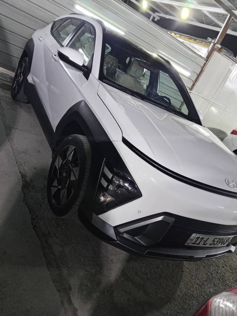 للبيع: هيونداي كونا 2024 (Kona) - خليجي فول مواصفات
السيارة بحالة الوكالة، تجمع بين التكنولوجيا المتطورة والاقتصادية بالوقود.
المواصفات العامة:
الموديل: 2024 (الشكل الجديد كلياً).
المواصفات: خليجي - فول مواصفات (Top Option).
المميزات والإضافات:
التصميم الخارجي: إضاءة LED ممتدة (Seamless Horizon Lamp)، فتحة سقف، ويل كاب حجم كبير، حساسات أمامية وخلفية.
المقصورة: شاشة دبل (الشاشات المدمجة الجديدة)، كاميرا 360 درجة، رادار، كراسي جلد (تحكم كهربائي)، شحن لاسلكي.
الأنظمة: نظام القيادة الذاتية البسيط، تثبيت سرعة ذكي، تنبيه خروج عن المسار، ونظام صوتي مميز.
حالة السيارة (البدن):
الضرر: السيارة جداً نظيفة، بيها جاملغ وبانيد مبدل بلادي (نفس اللون وبدون صبغ)، وباقي السيارة مكفولة من كلشي
الشاصي والايرباك: كفالة عامة (سليم 100%).

الاستفسار اكثر 
(***********.  واتساب فقط)
