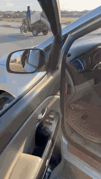 السلام عليكم سياره للبيع
سيدونه وارد امريكي مديل 2017 
سياره باسمي تحويل ثاني يوم السعر
195 وبيها مجال بسيط .مكان السماوه مركز ***********
