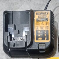 شاحن ديولت • 220فولت • أصلي