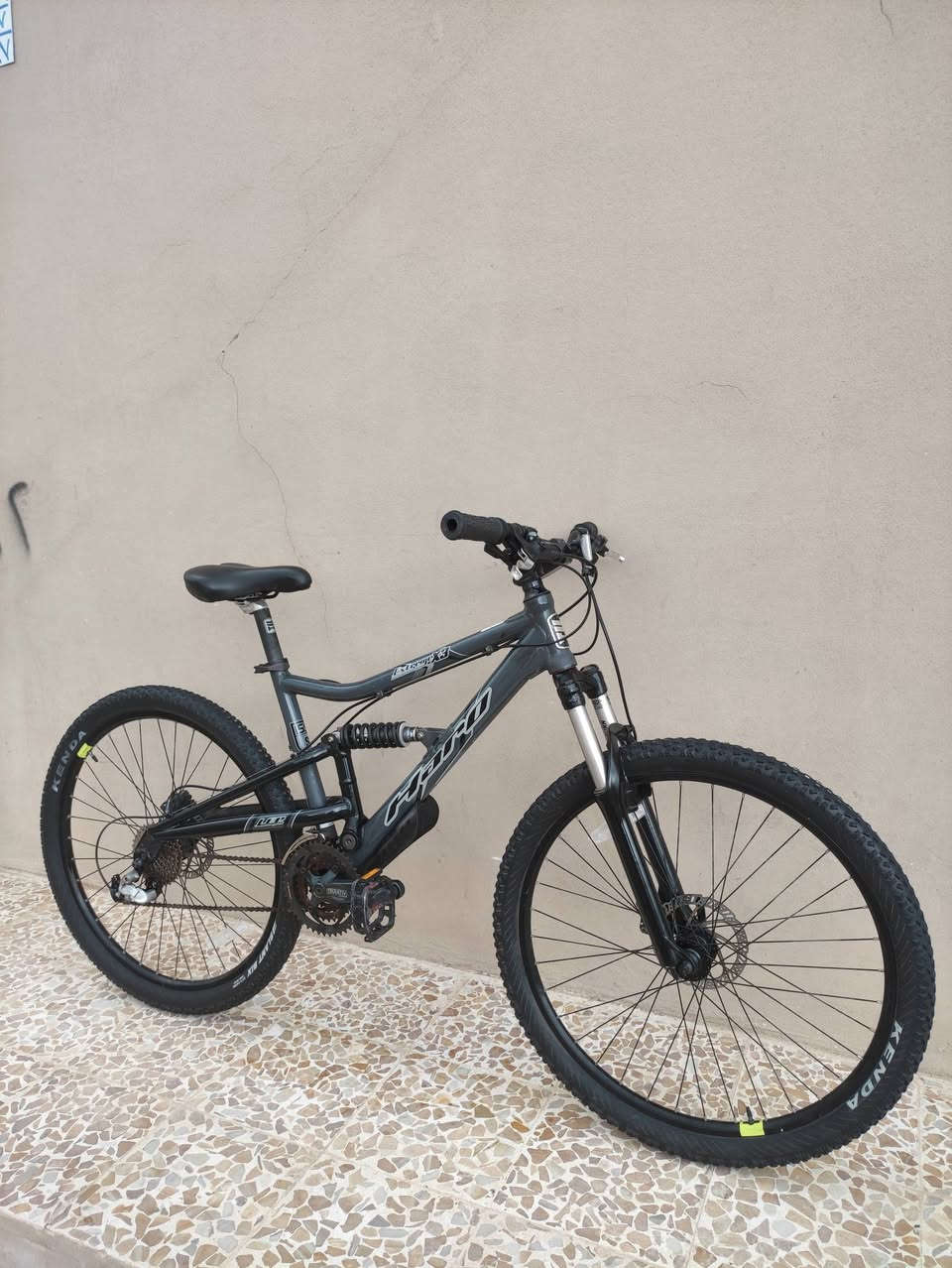 السلام عليكم وعيد مبارك على الجميع🌙
لأصحاب الاوزان الثقيله والفقرات والمفاصل اجاكم العلاج

فوول نعومه وسلاسه وانسيابيه وراحه بلسياقه ..لون سمنتي مميز

دراجه ماركة #HARO هارو العالميه ماركه غنيه عن التعريف

امريكية صنع امريكي اصلي مختوم🇺🇲Made in USA 

حجم 27.5 سبعه وعشرين ونص فوول مواصفات فوول المنيوم 

دبلات احترافية سلاسة 100% وامتصاص للطسات والصدمات 

الدبل الامامي ماركة EASTON OPPER TUBES ارتفاع  80_125mm

احترافي تحكمات من الجهتين تقويه وترخيه +تسريع وتبطيئ 

دبل خلفي احترافي تحكمات ازرار نوع فيوجن فوكس 

من ماركة #FOX فوول تحكم تقويه وترخيه وتسريع وتبطيئ

سستم شيمانو XT  اعلى فئة .....بريكات هايدروليك #دهن 

نوع ديور #SHIMANO_DIORE  اعلى فئة احترافي 

بدالات السرعه9X3 صاروخ ارضي🚀 سحب دفع #شاشه_حديث 

وياله زوم نوع #WTB_SX24 بولبرين احترافي .. تايرات كتان 

اصليه احترافيه ضد البناچر والثقوب نقشه متوسطه #KENDA

سرج طبي اصلي WTB....كامبليون وياله وكامبليون سرج 

🔴الدراجه قطعه مال حاويه غير مستخدمه داخل العراق 
   على وضع الشركه بلاد.....ما بيها اي نقص كامله وجاهزه 100٪

المكان موصل الجانب الايسر.....السعر 300$ دولار (ثابت_نهايتة)

يوجد توصيل بغداد

رقمي ***********
