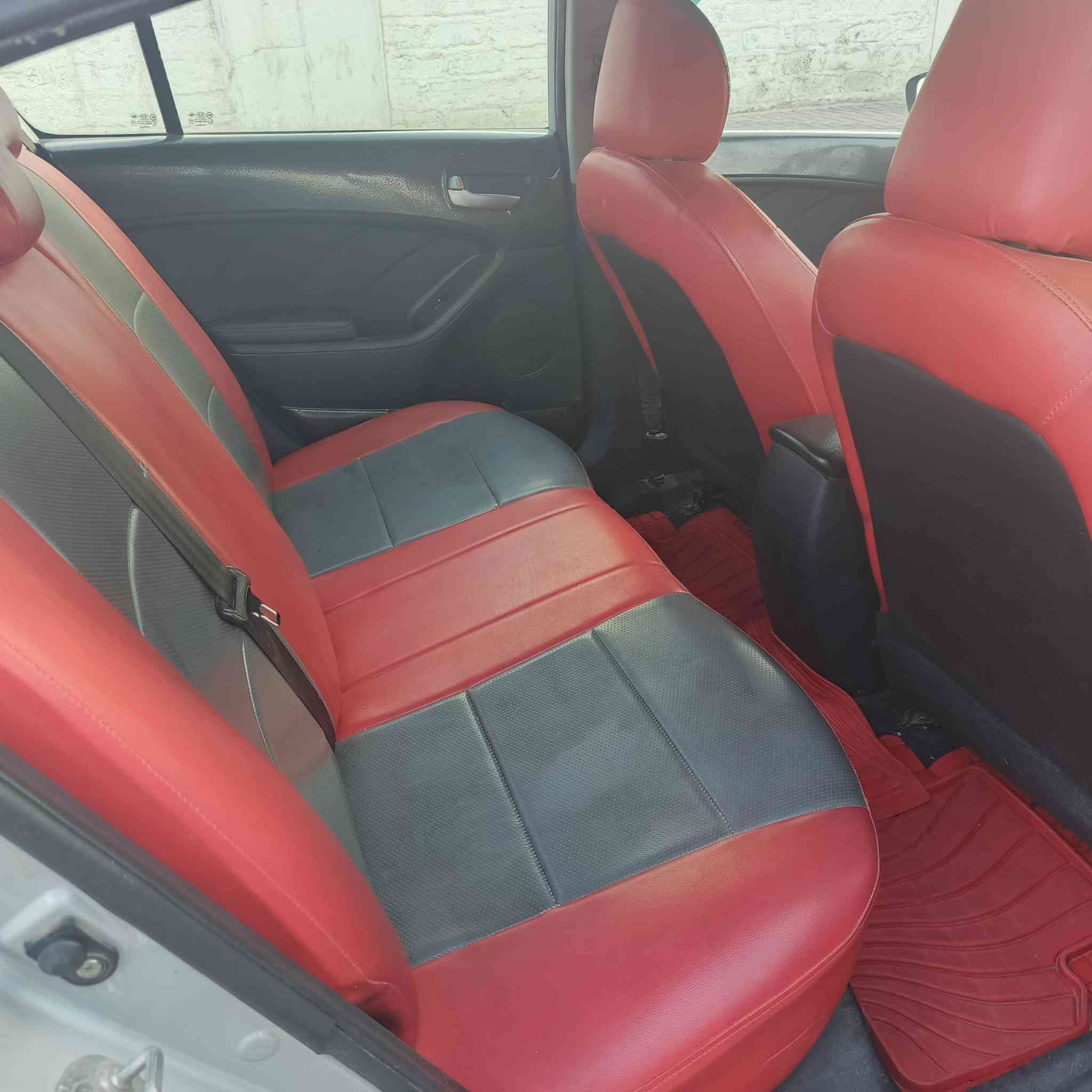 السلام عليكم كيه فورتي موديل 17 كير مكينه حداديه خير من الله ضرر الجاملغ الامامي والباب لغود والشاصي مكفول رقم كربلاء بأسمي السعر 98 ومجال بسيط العنوان كربلاء ***********
