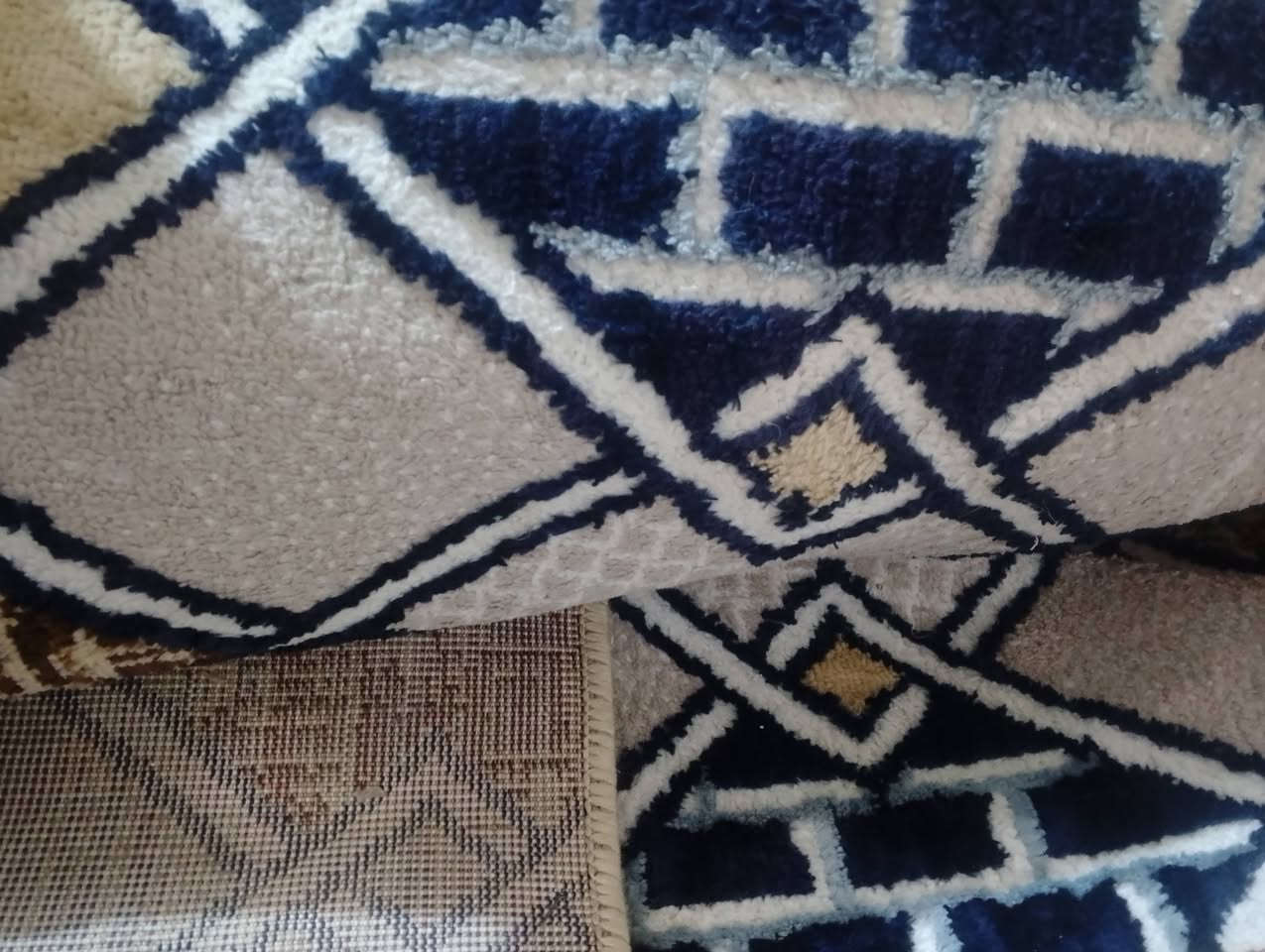 هلو بنات عندي شجره كرسمس طوله 180ونضيفه وعندي كاربت نضيف مال العام عرضه 3 وطوله 6 وعندي هذا الميز


**إذا كنت صاحب هذا الإعلان وتريد حذفه لأي سبب، رجاءا أرسل رسالة إلى الدعم الفني**