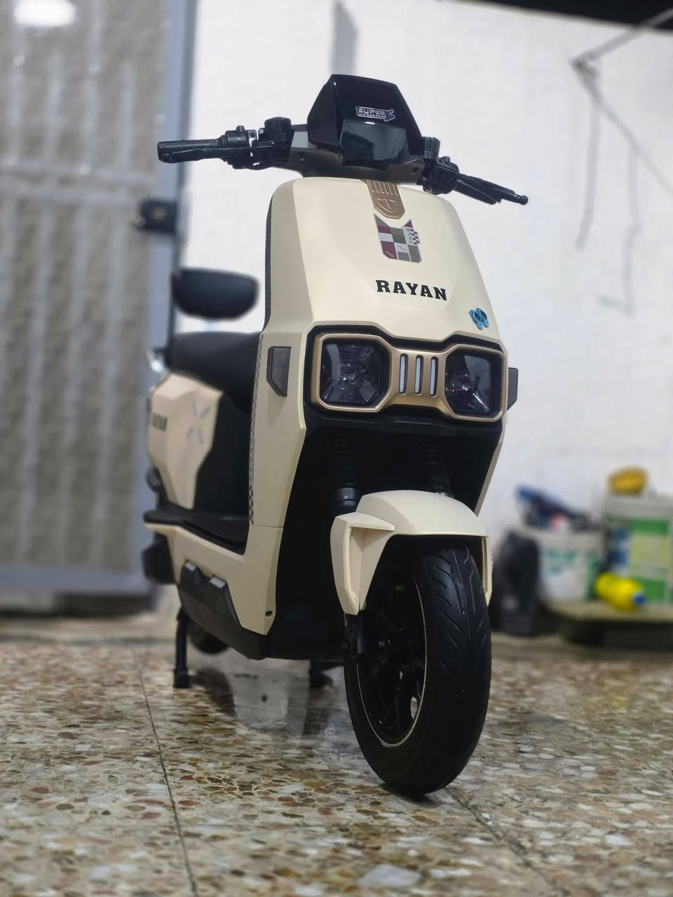 دراجة ريان
بصمه 
صندوق كهرباء 
٦ باتري 
دراجه جديدة 
استخدام كلش قليل 
للبيع مكاني بغداد 
الشراي يراسلني يتصل باليعجبك 
متواجد واتساب 
***********
