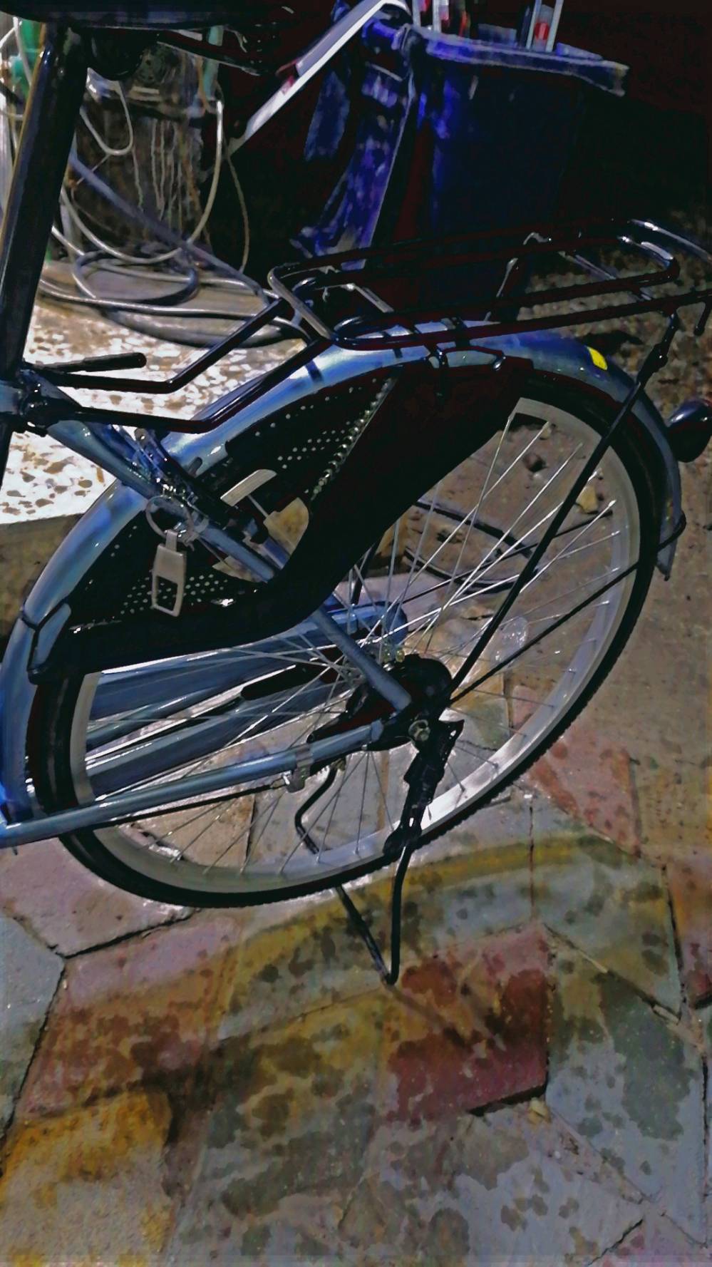 بايسكل ياباني حجم 26 بعده جديد الله يشهد اخذته قبل  سبوعين بس عتازيت واريد ابيعه شخط مابي والله السعر 110 وبي مجال للتواصل ***********