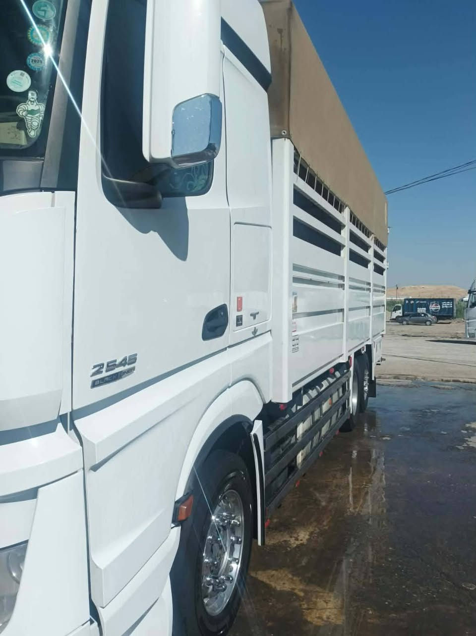 وحش 
موديل 18 
حجم 2545. فول مواصفات 
***********
***********
مكلف بل نشر
للاستفسار الاتصال على الرقم
