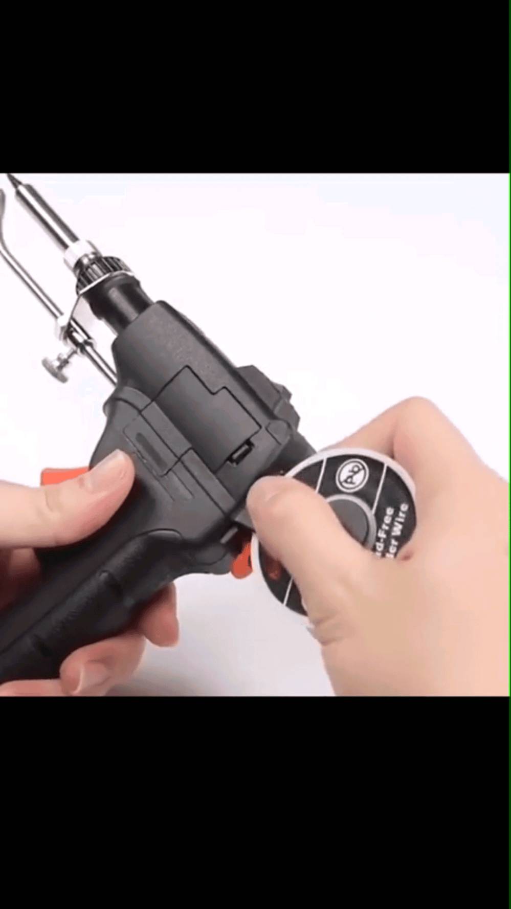 كاوية لحيم كهربائية ماركة Akko Star، تعمل بقدرة 60 واط. الكاوية تتميز بتصميم مريح للاستخدام بيد واحدة، وتتوفر مع بكرة سهلة التغيير. مثالية لأعمال اللحيم الاحترافية والدقيقة.