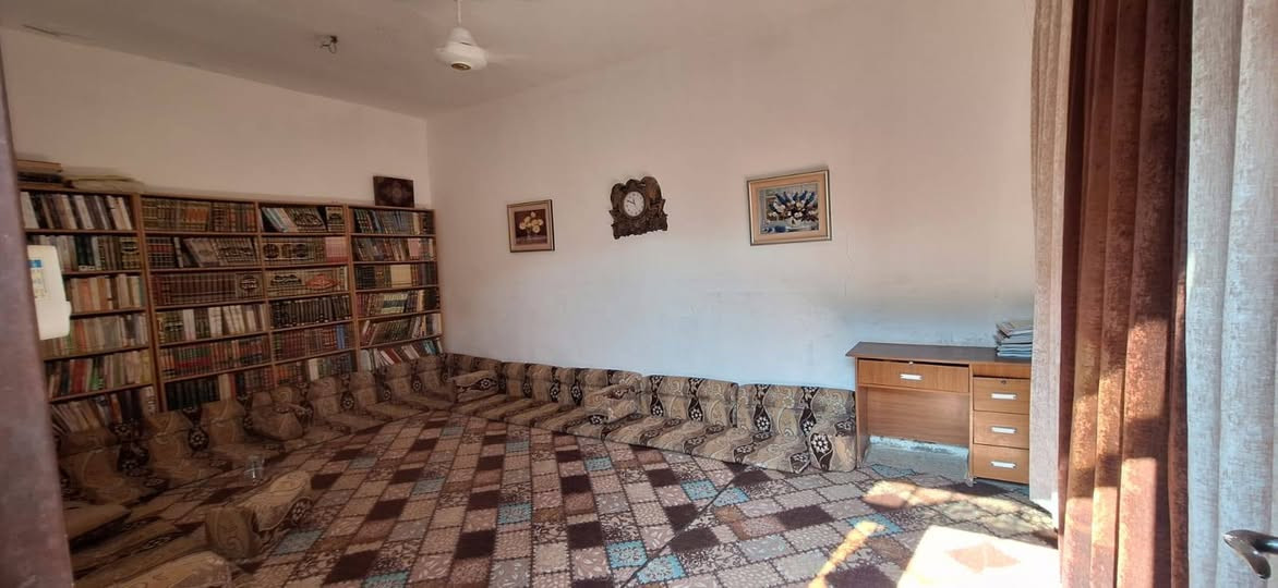 البيت في شارع عشرين الفرع الثالث فرع الزهراء عليها السلام يسمونه الشارع العريض.
المساحة ١٢٠ متر
استقبال وصالة وغرفة نوم وصحيات داخلية وخارجية وبيتونة وسطح

كاشي سقوف ثانوية سيراميك والسطح فرشي.

السعر ٥٣
مراجعة مكتب الخزعلي للعقار ***********
