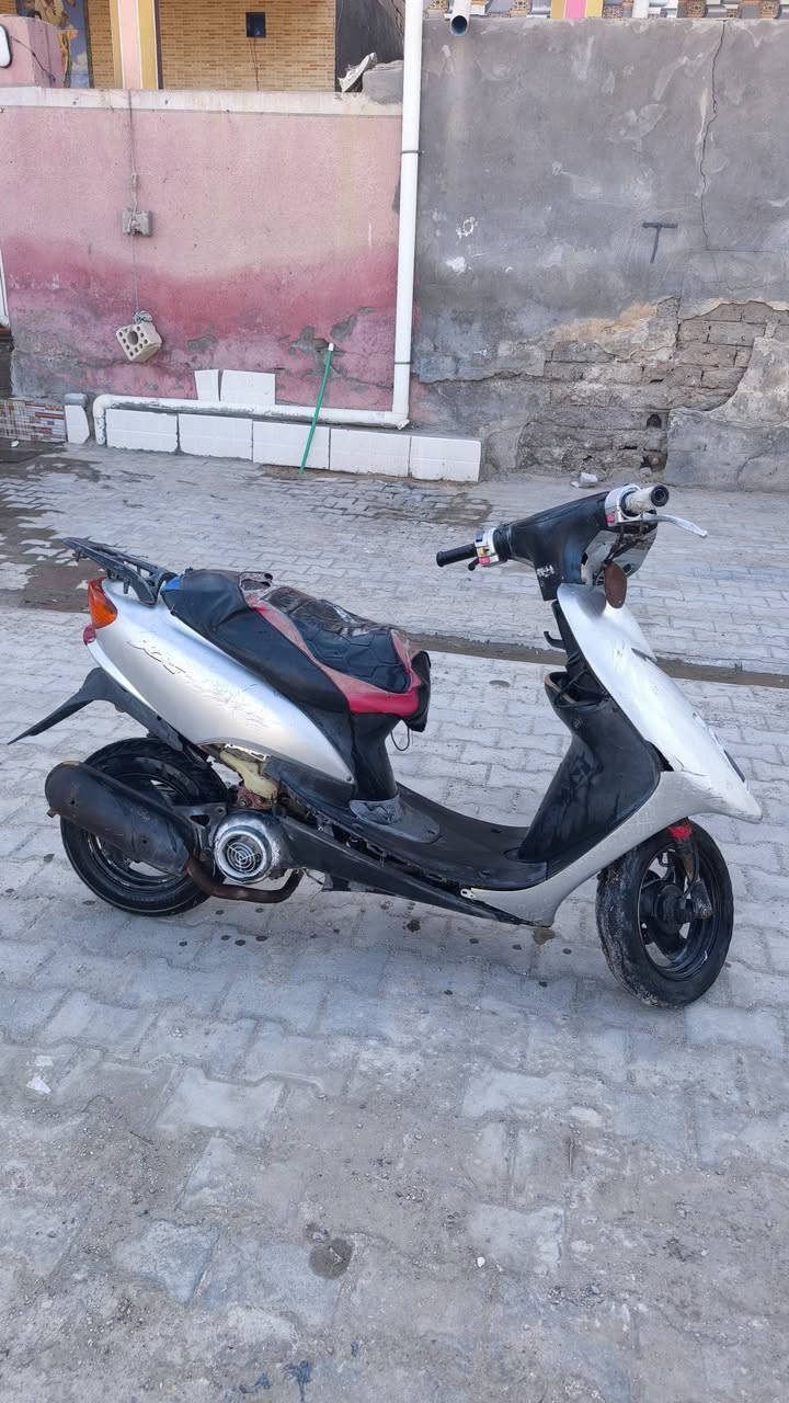 دراجه عصفوري شغاله دراجه مكينتها حلوا نضيفه دراجه نقصهه باتري واشاير يعني كهربائيات السعر 150 وبيها مجال
 ***********
