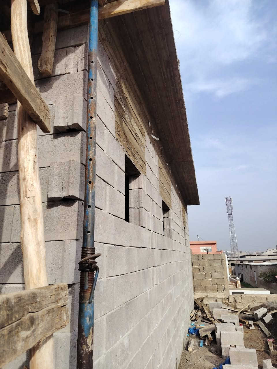 السلام عليكم قالب للبيع لوح 4 اكثر من مكعبين لوح 3 اكثر من مكعبين جسور ثلاثه 45 جسر 
عصايب كلو متر وعشرين مع 100درسك 330 
السعر ثلاثه مليون وبي مجال شي بسيط المكان الموصل كوكجلي ***********
